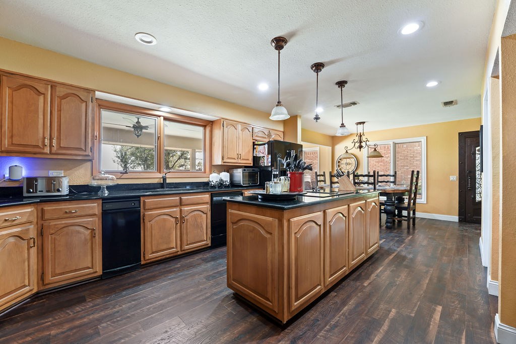 2211 Oaklawn Dr. Property Photo 22