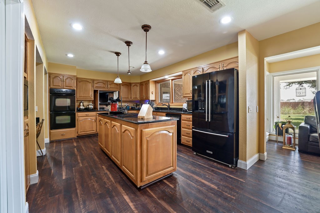 2211 Oaklawn Dr. Property Photo 24