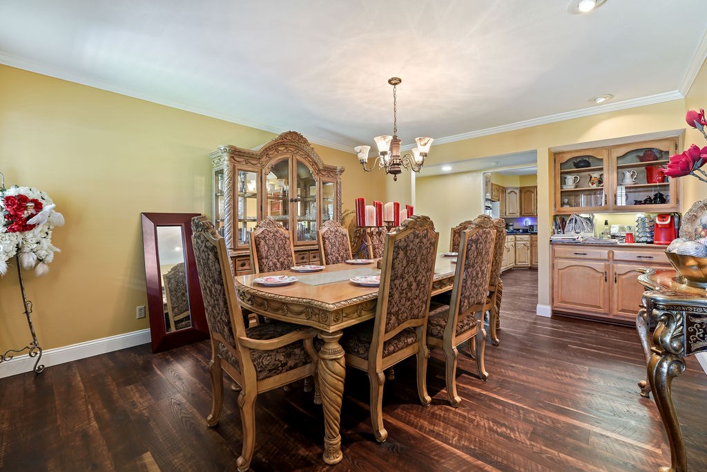2211 Oaklawn Dr. Property Photo 32
