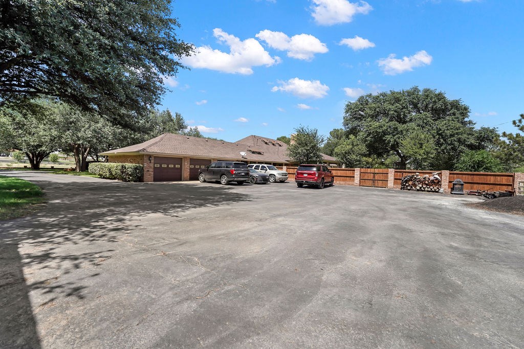 2211 Oaklawn Dr. Property Photo 38