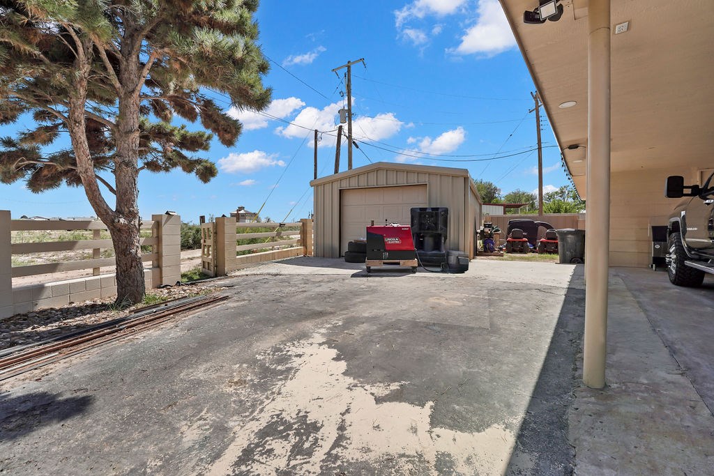 2211 Oaklawn Dr. Property Photo 39