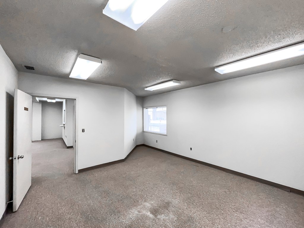 712 Holland Avenue Property Photo 6