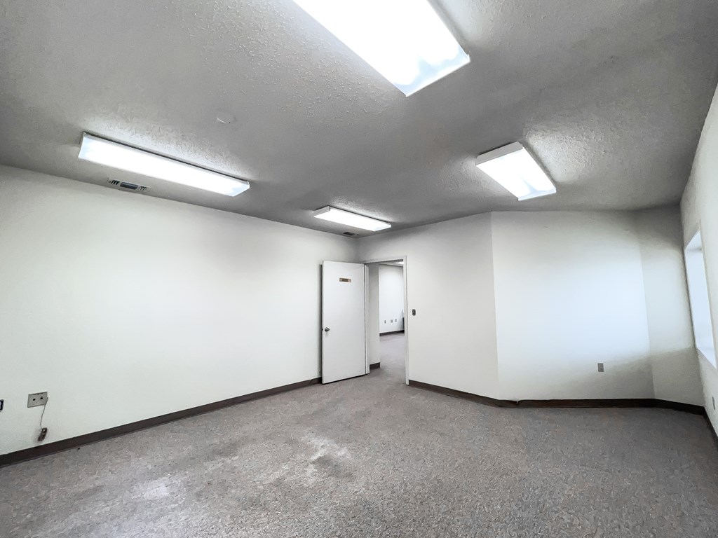 712 Holland Avenue Property Photo 7