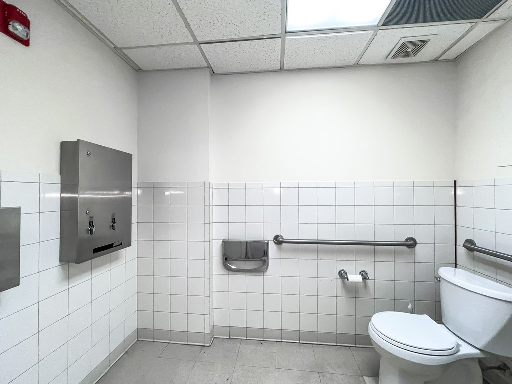712 Holland Avenue Property Photo 9