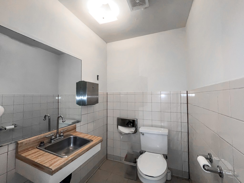 712 Holland Avenue Property Photo 10