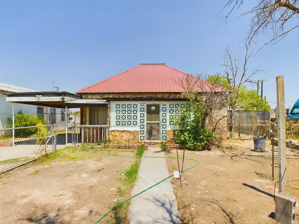1120 S Oak St Property Photo 1