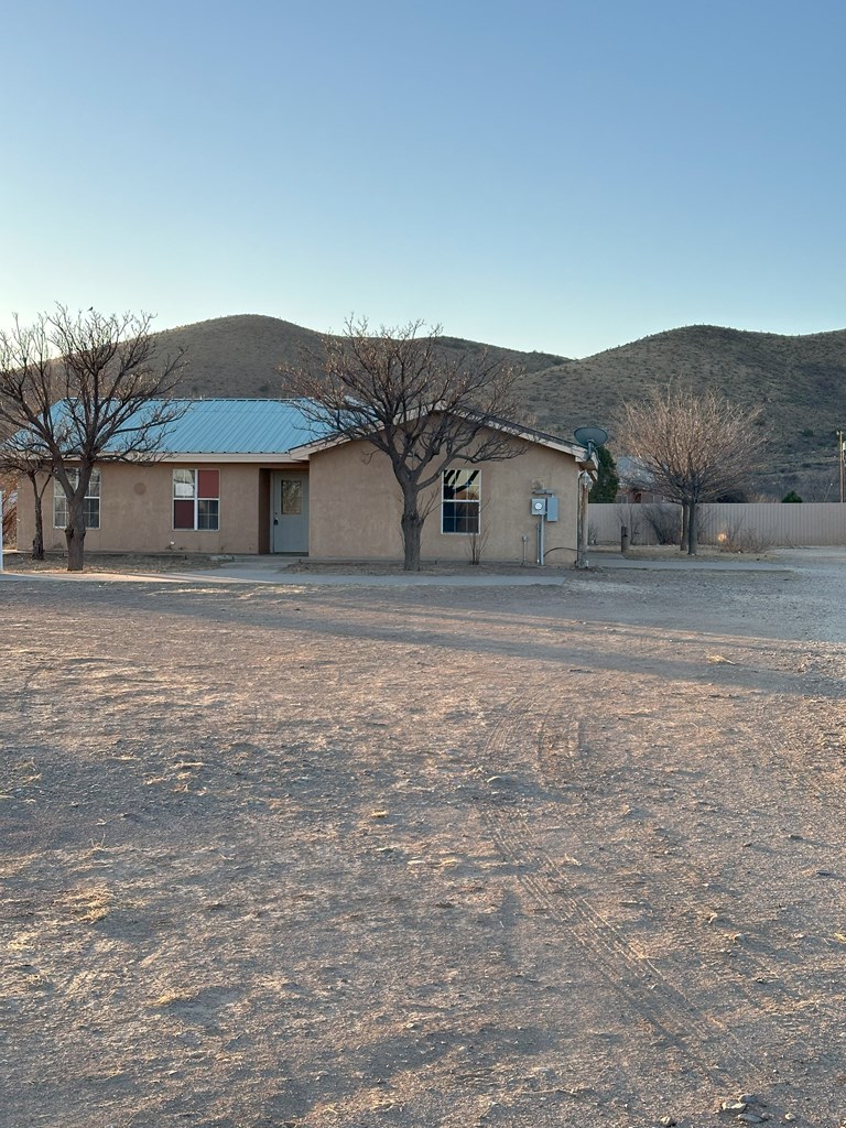 11 Los Ranchos Estates Property Photo 2