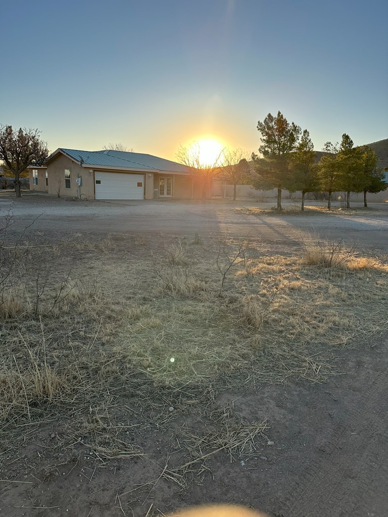 11 Los Ranchos Estates Property Photo 3