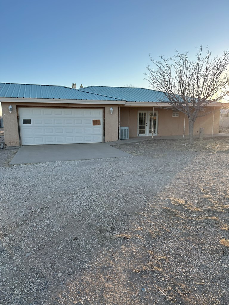 11 Los Ranchos Estates Property Photo 4