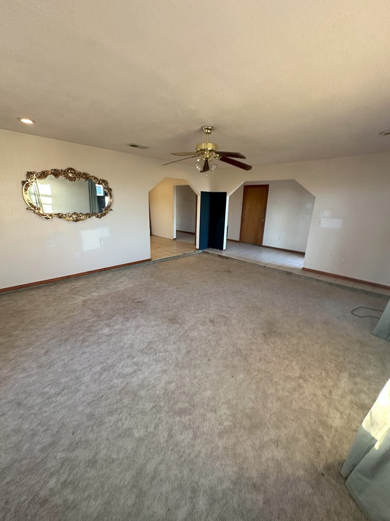 11 Los Ranchos Estates Property Photo 9