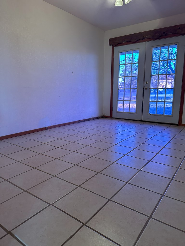 11 Los Ranchos Estates Property Photo 13