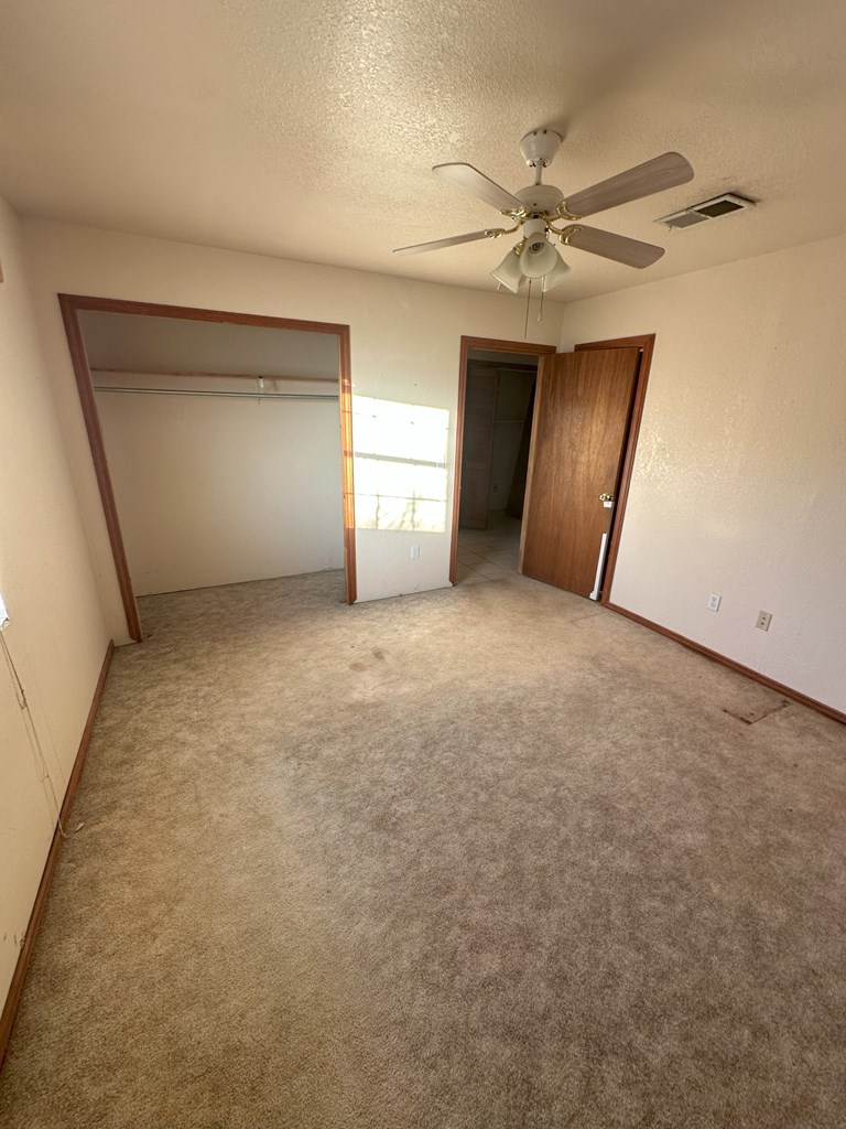 11 Los Ranchos Estates Property Photo 15