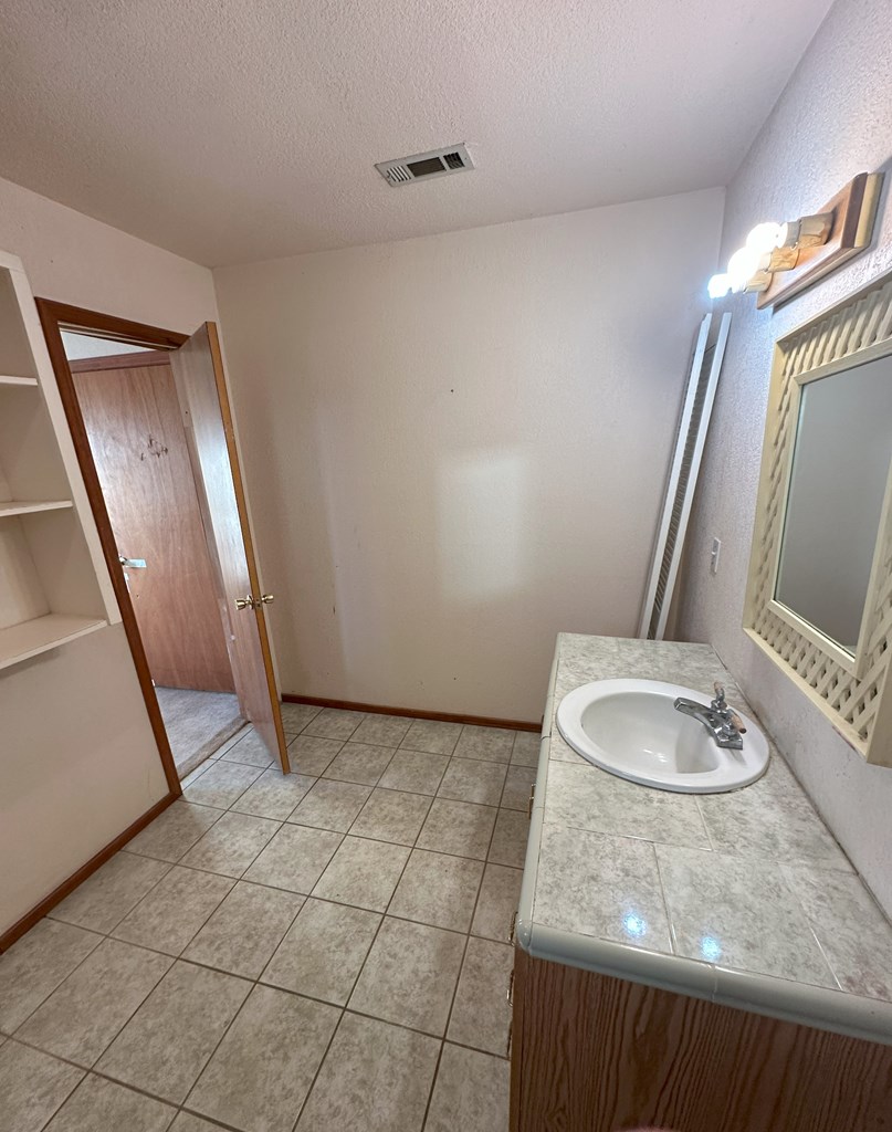11 Los Ranchos Estates Property Photo 16