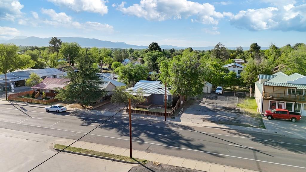 705 E Ave E Property Photo 2