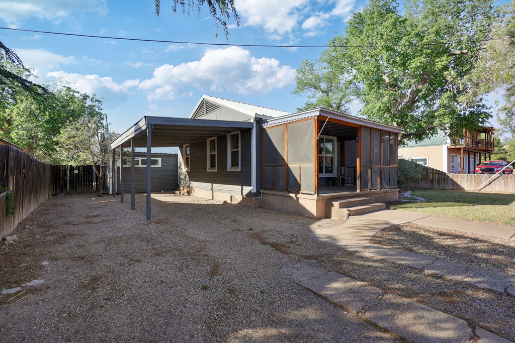 705 E Ave E Property Photo 24