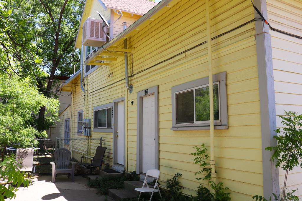 805 E Holland Avenue Property Photo 1