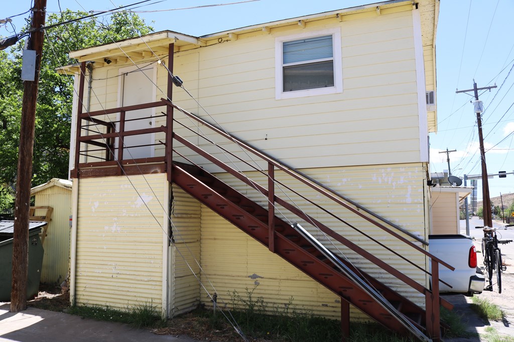 805 E Holland Avenue Property Photo 4