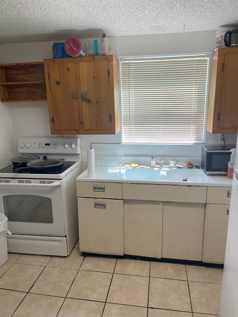 805 E Holland Avenue Property Photo 5