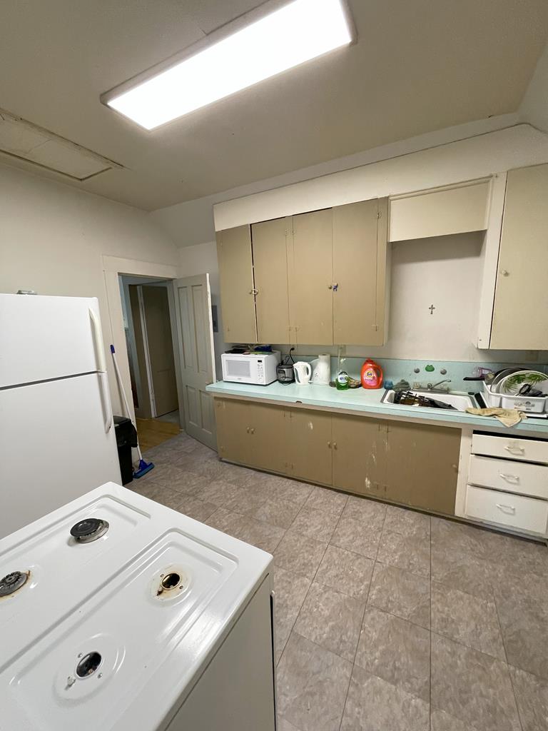 805 E Holland Avenue Property Photo 25