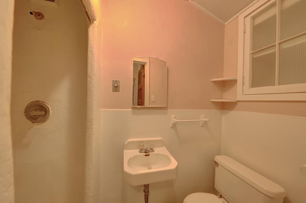 702 N 2nd St Property Photo 43