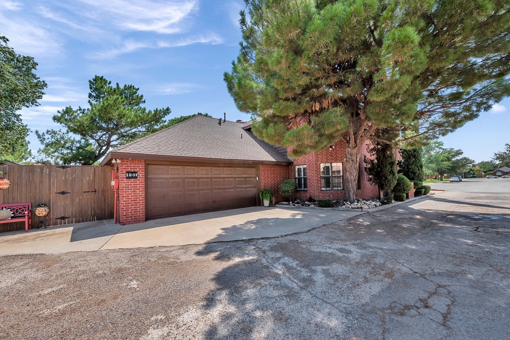 1801 Devonshire Court Property Photo 7