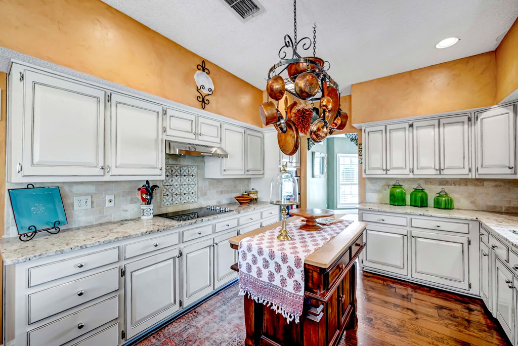 1801 Devonshire Court Property Photo 21