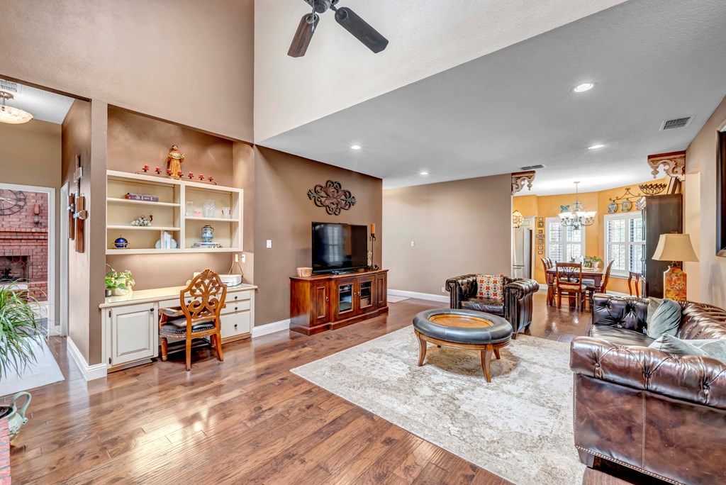 1801 Devonshire Court Property Photo 28