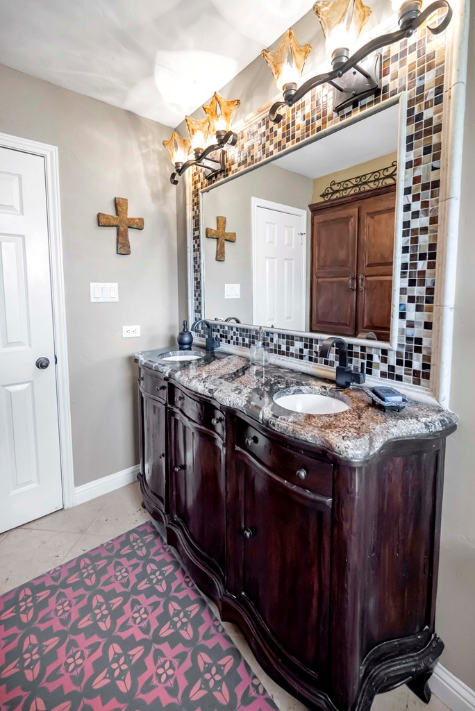 1801 Devonshire Court Property Photo 45