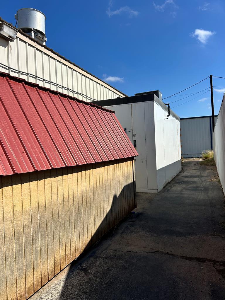 1613 W Broadway Property Photo 4