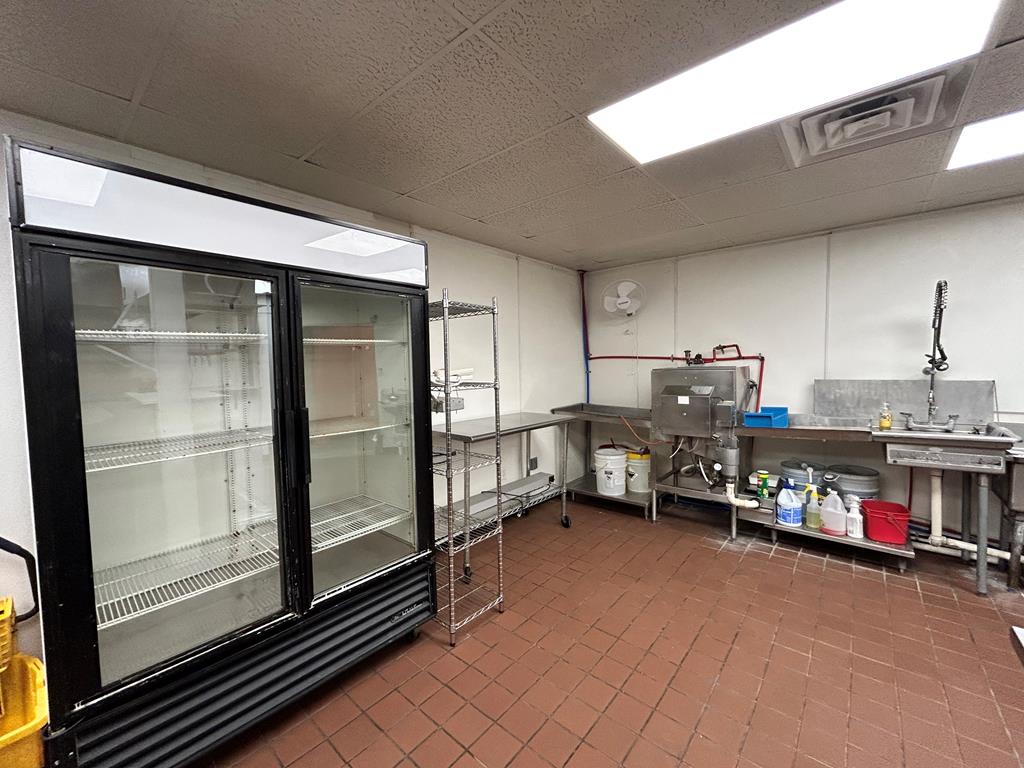 1613 W Broadway Property Photo 8