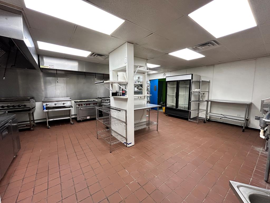 1613 W Broadway Property Photo 11