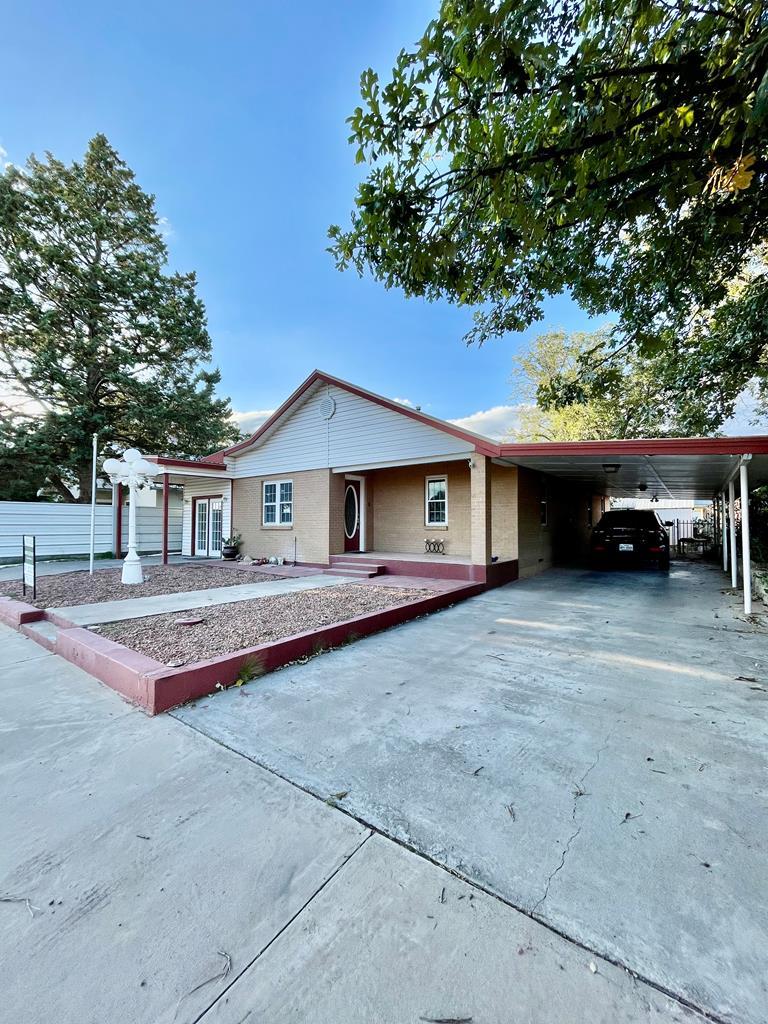211 E Texas St Property Photo 1