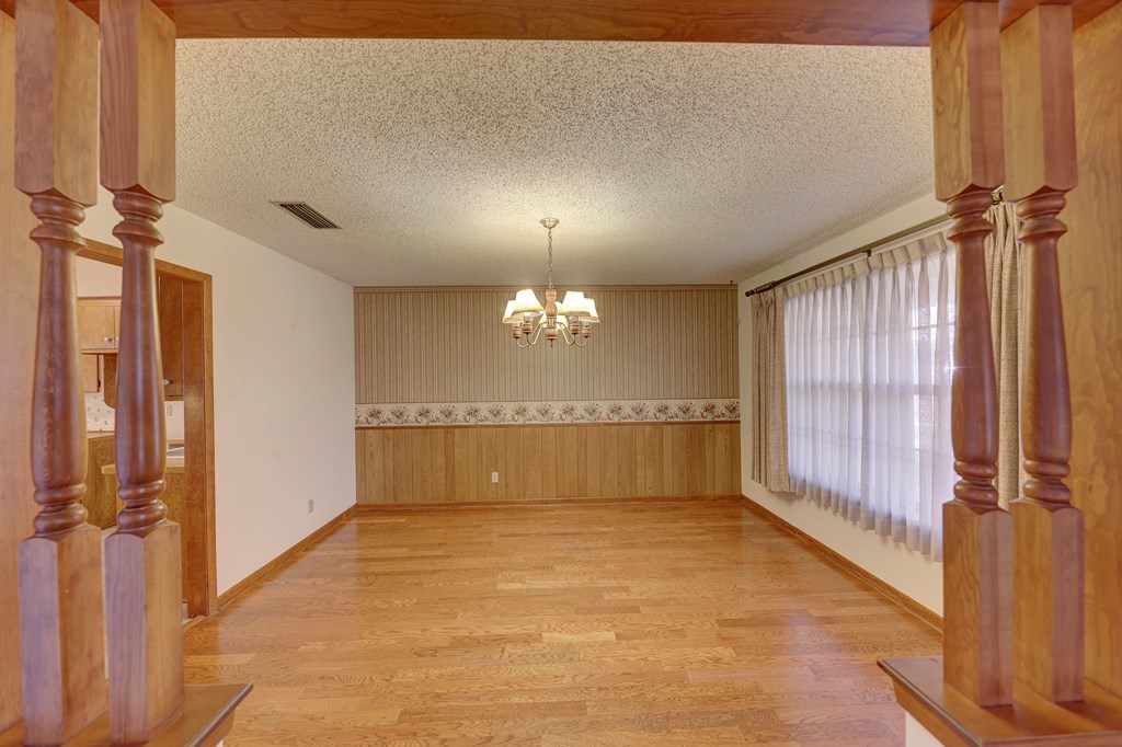 209 E Marfa Ave Property Photo 4