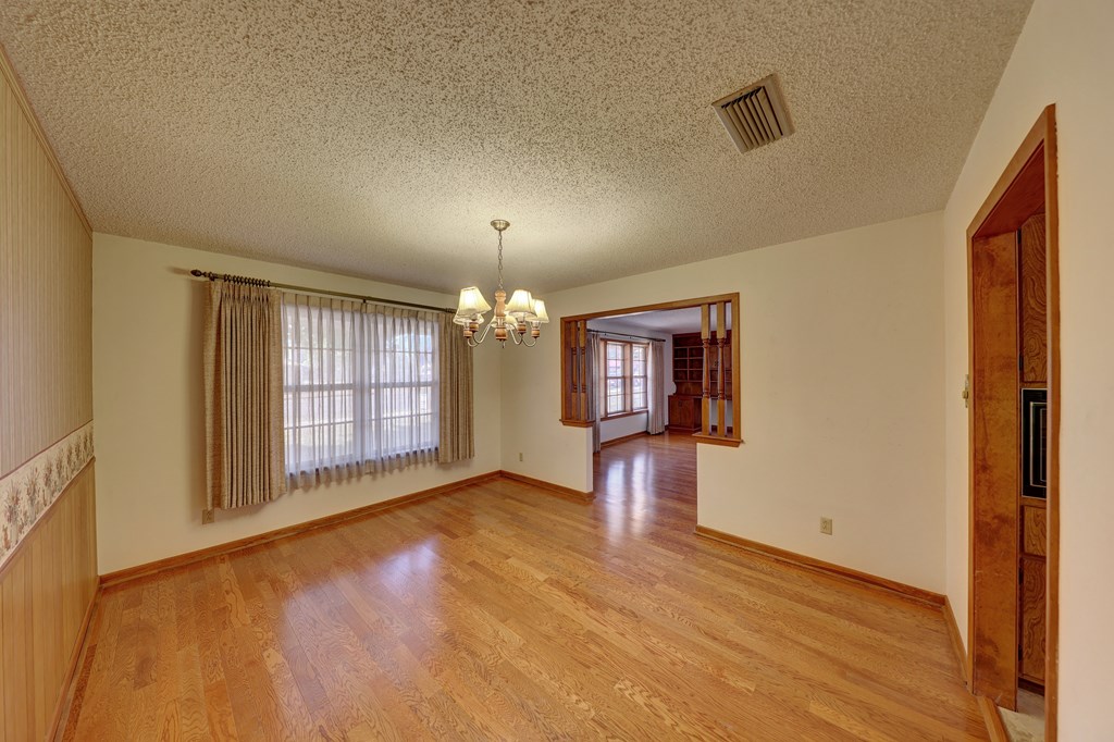 209 E Marfa Ave Property Photo 5