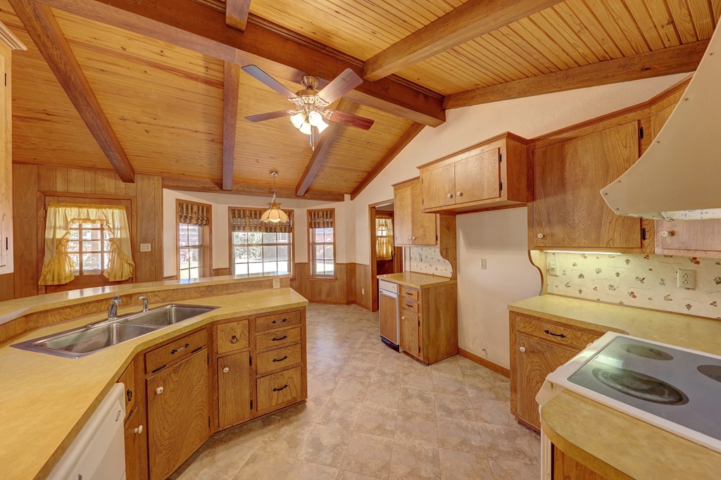 209 E Marfa Ave Property Photo 6