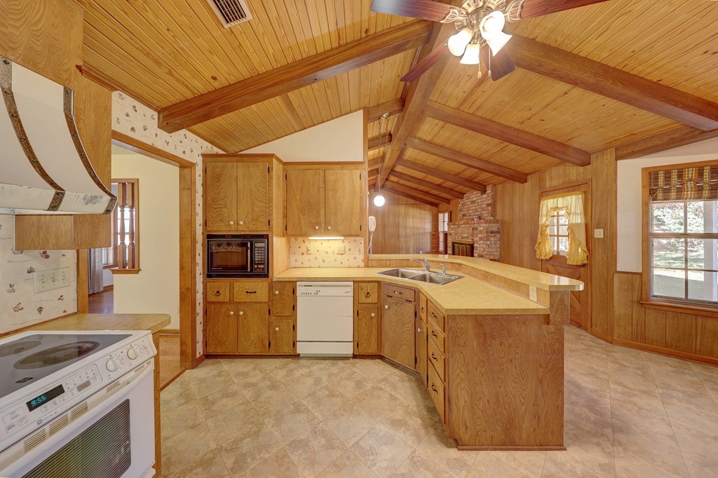 209 E Marfa Ave Property Photo 7