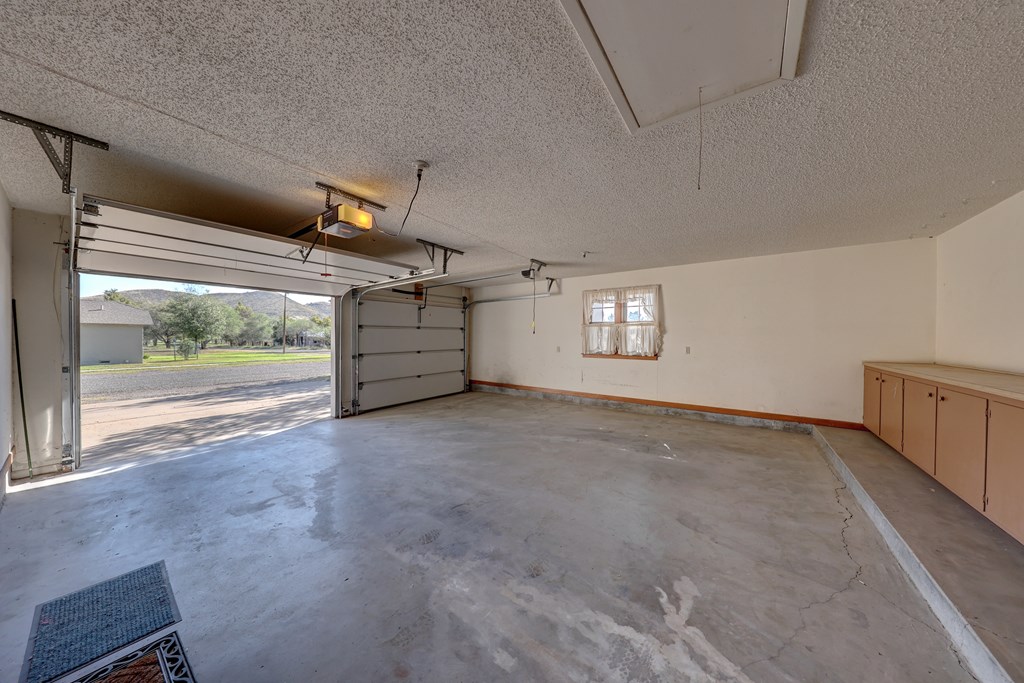 209 E Marfa Ave Property Photo 15