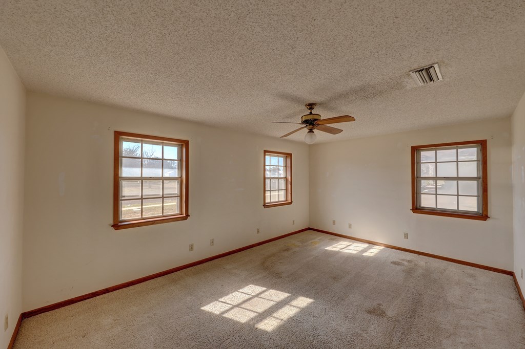 209 E Marfa Ave Property Photo 17
