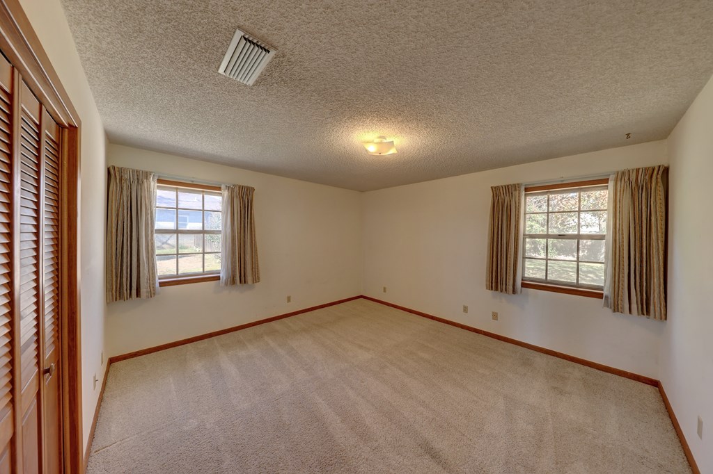 209 E Marfa Ave Property Photo 20