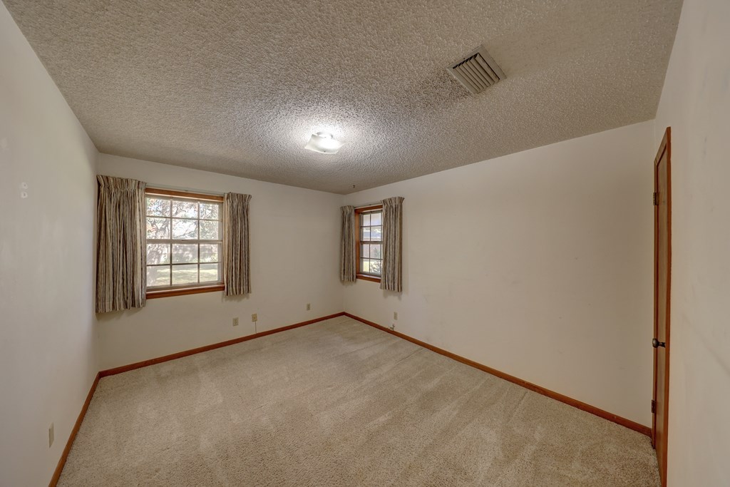 209 E Marfa Ave Property Photo 21