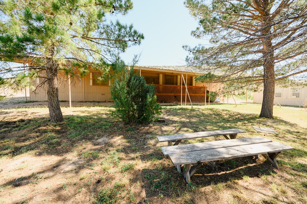 000 2400 Property Photo 31