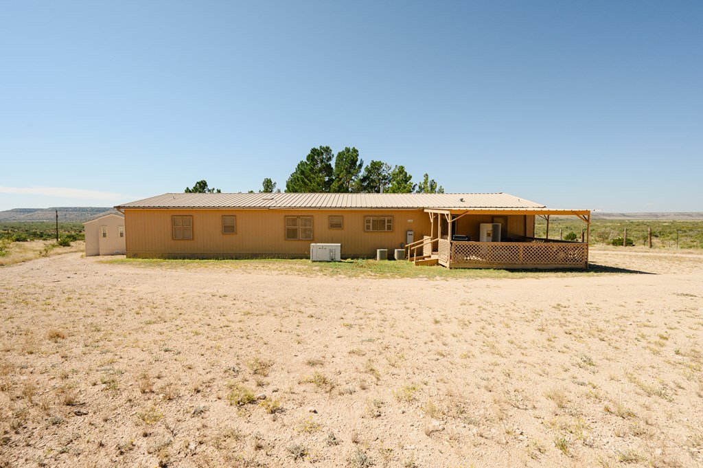 000 2400 Property Photo 32