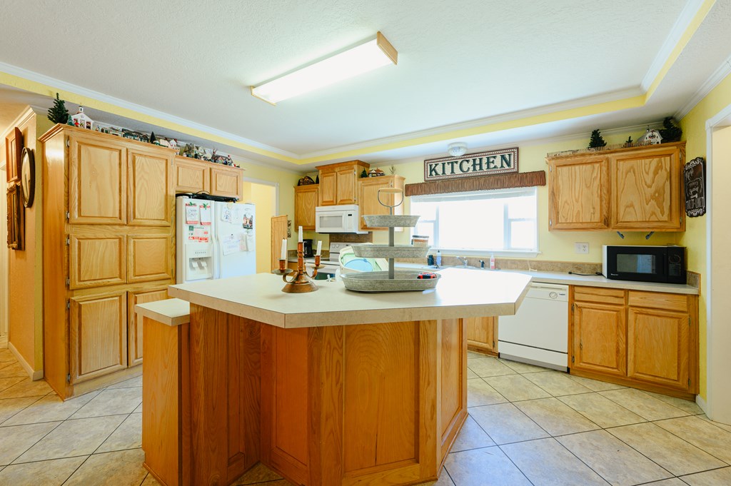 000 2400 Property Photo 36