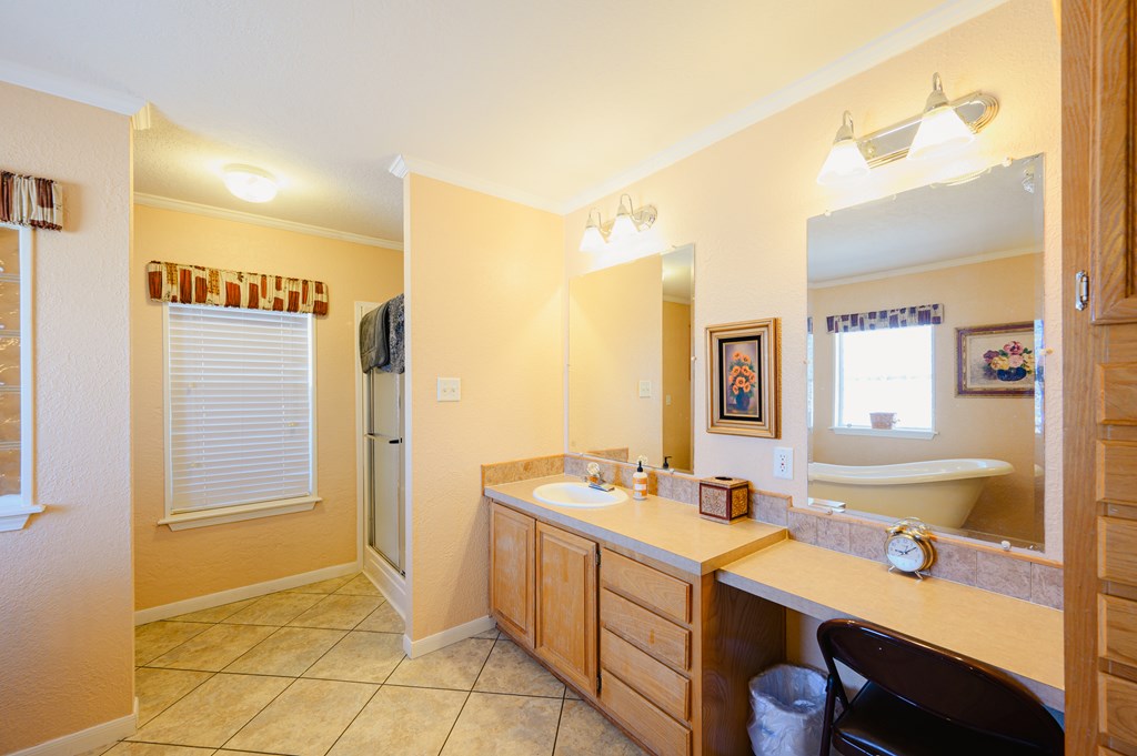 000 2400 Property Photo 41