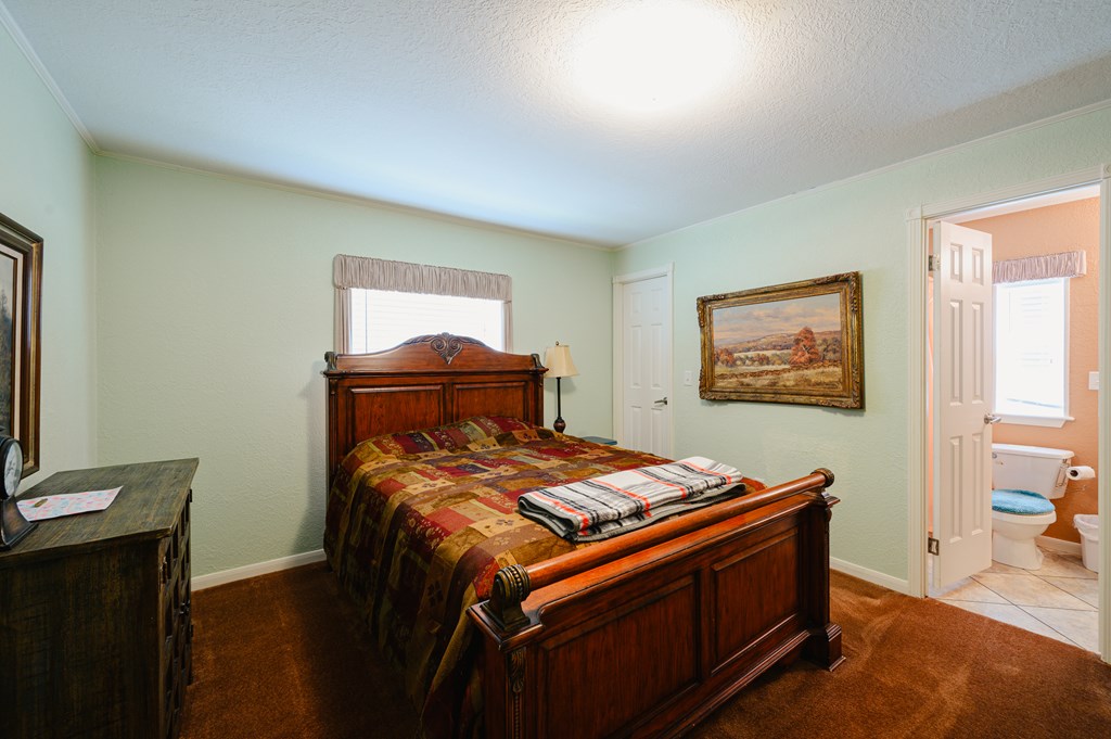 000 2400 Property Photo 42