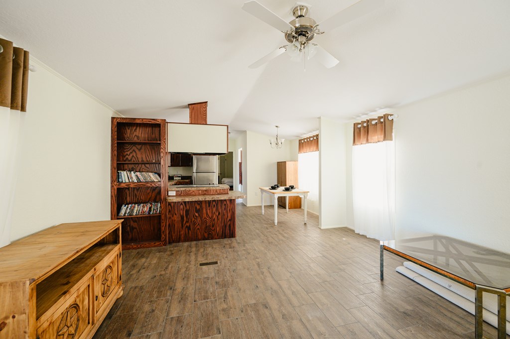 000 2400 Property Photo 44