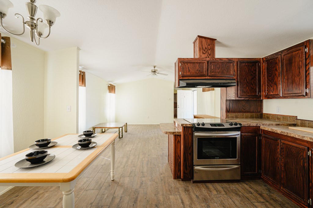 000 2400 Property Photo 46