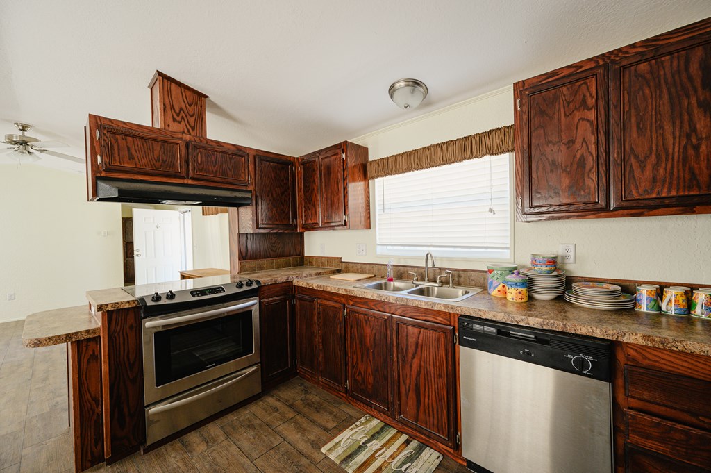 000 2400 Property Photo 47