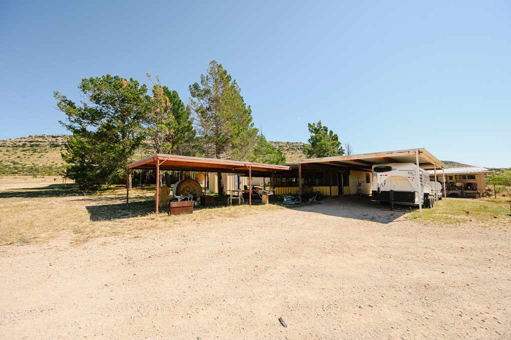 000 2400 Property Photo 50