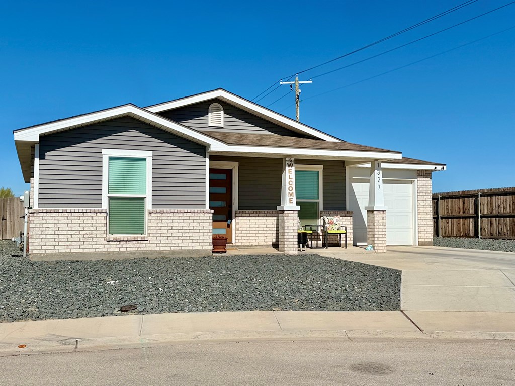 1327 Lantana Ct Property Photo 2